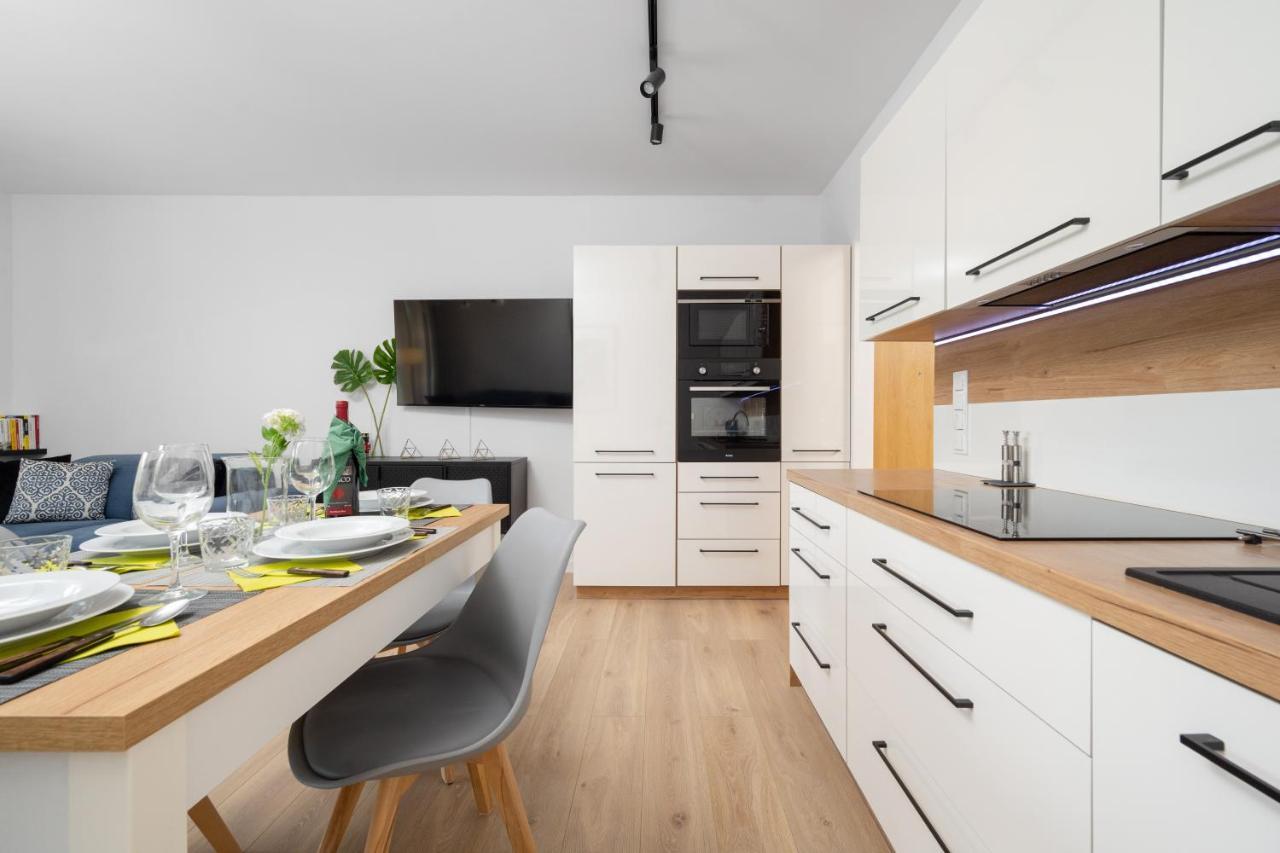 Miedziana 6 & 18 Apartment With Free Garage Wroclaw By Renters Dış mekan fotoğraf