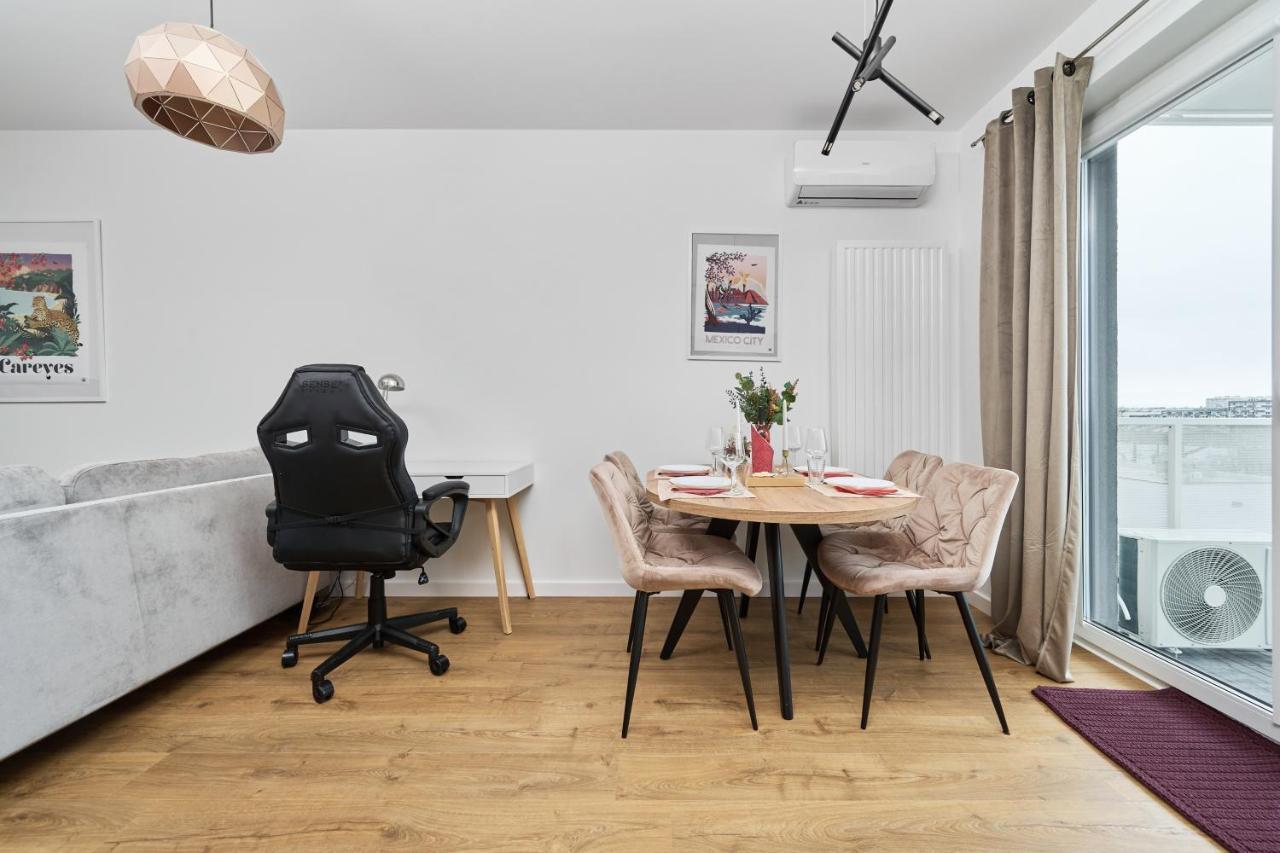 Miedziana 6 & 18 Apartment With Free Garage Wroclaw By Renters Dış mekan fotoğraf