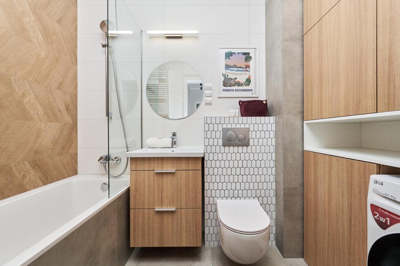 Miedziana 6 & 18 Apartment With Free Garage Wroclaw By Renters Dış mekan fotoğraf